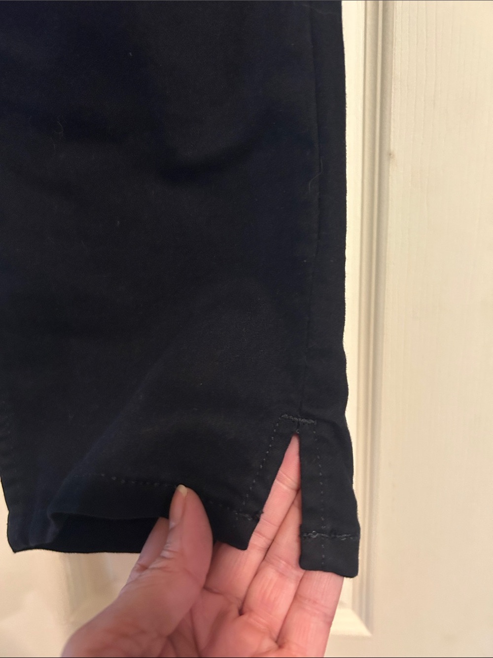 Liz Claiborne Black Mid Rise Sara Crop Jeans Size 2 - Picture 4 of 9